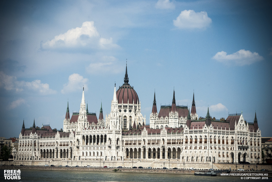 A Guide To The 10 Best Free Walking Tours in Europe